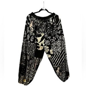 Black #22 NWT 100% rayon patchwork jogger bottom pants